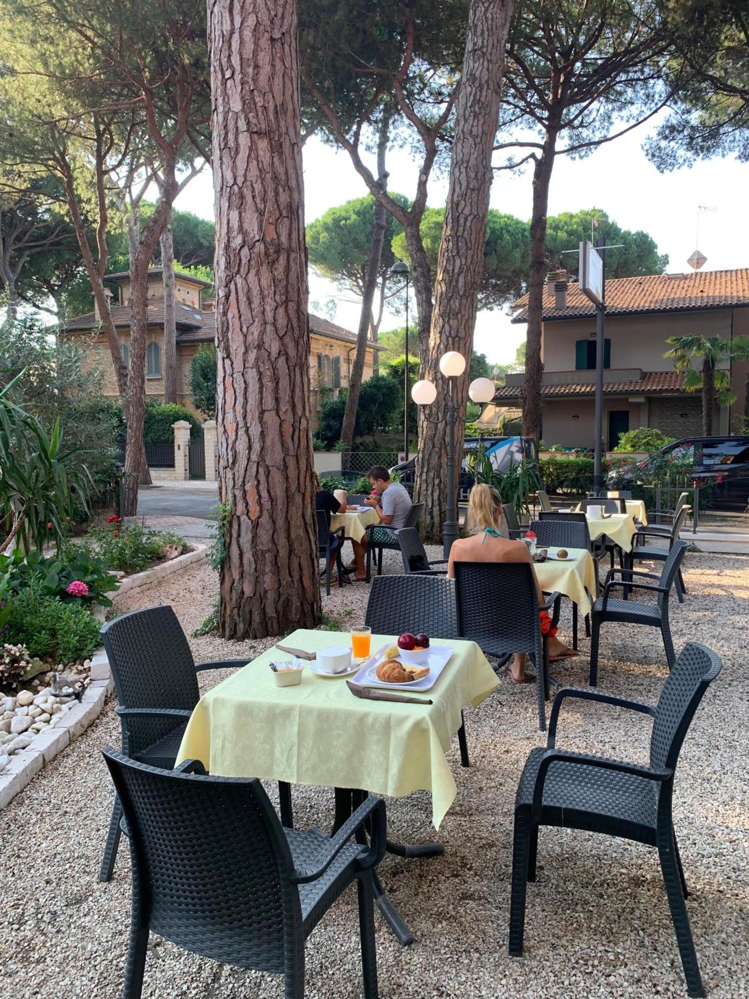 Hotel Boccaccio Milano Marittima Esterno foto