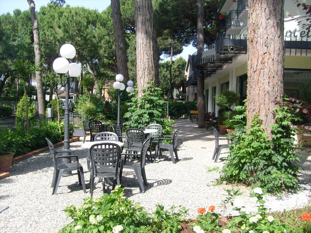Hotel Boccaccio Milano Marittima Esterno foto