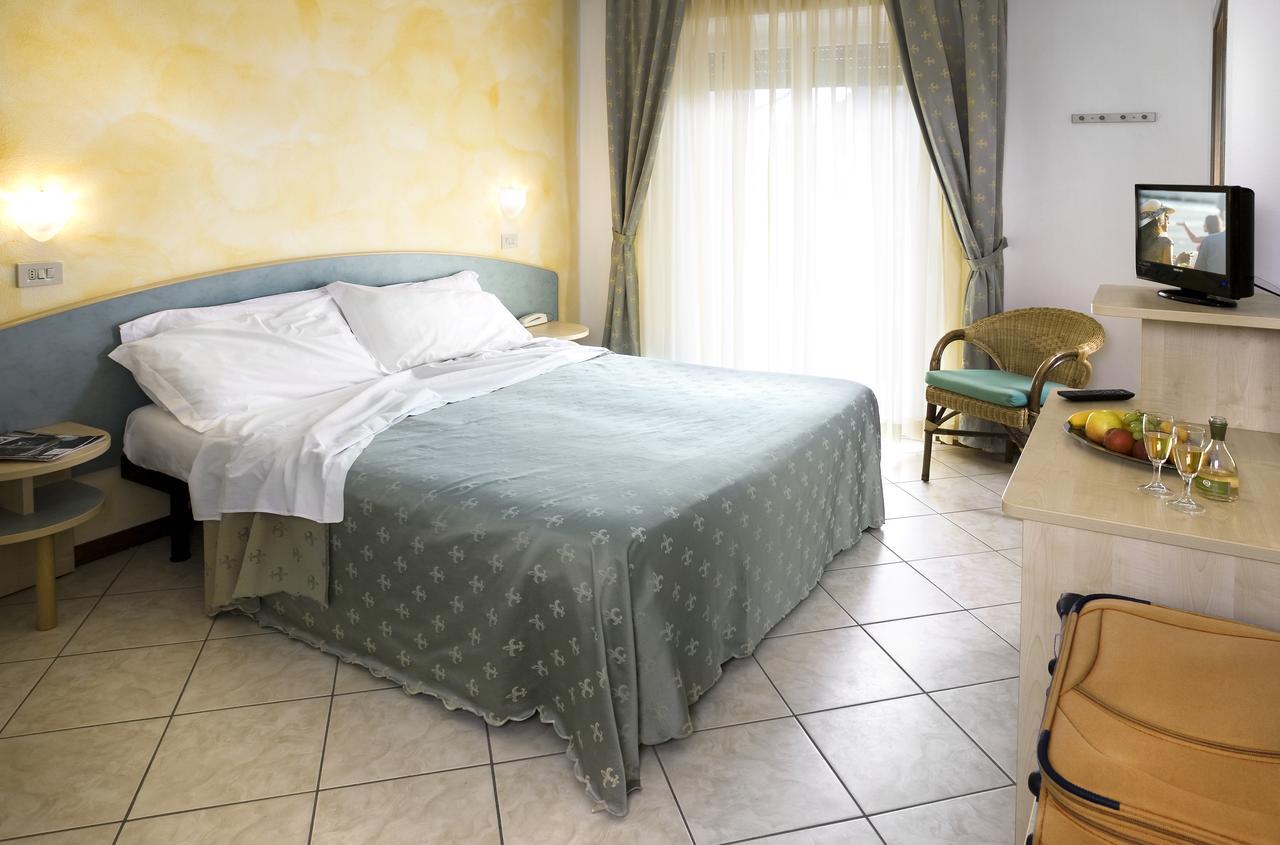 Hotel Boccaccio Milano Marittima Esterno foto