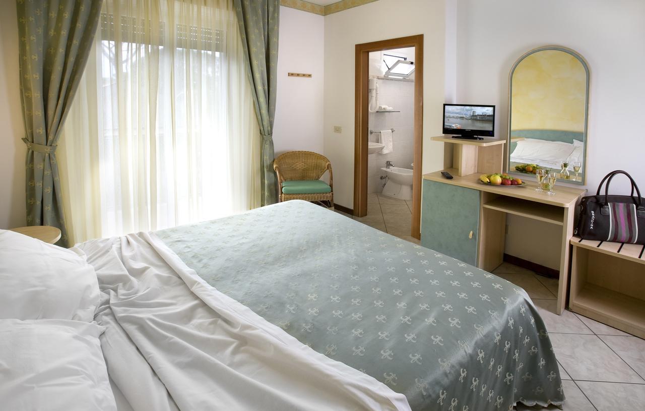 Hotel Boccaccio Milano Marittima Esterno foto