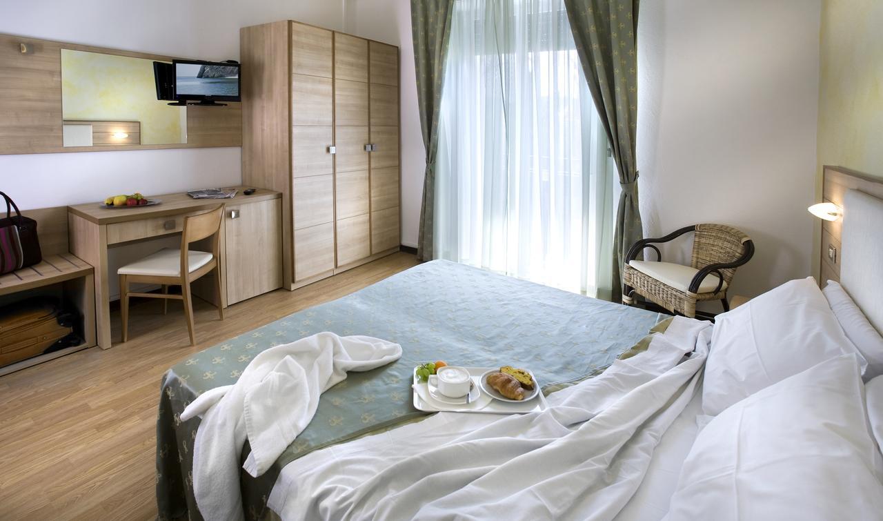 Hotel Boccaccio Milano Marittima Esterno foto