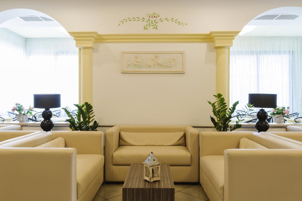Hotel Boccaccio Milano Marittima Esterno foto